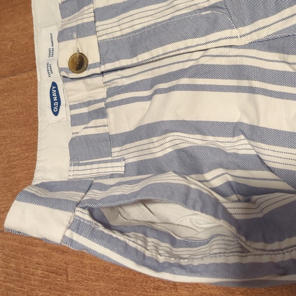 Old Navy 3inch Shorts, size 12 - Picture 2 of 5